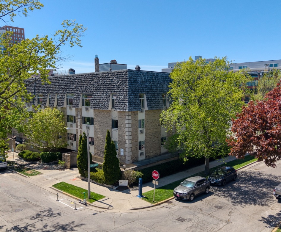 Lake Chateau Apts Building
