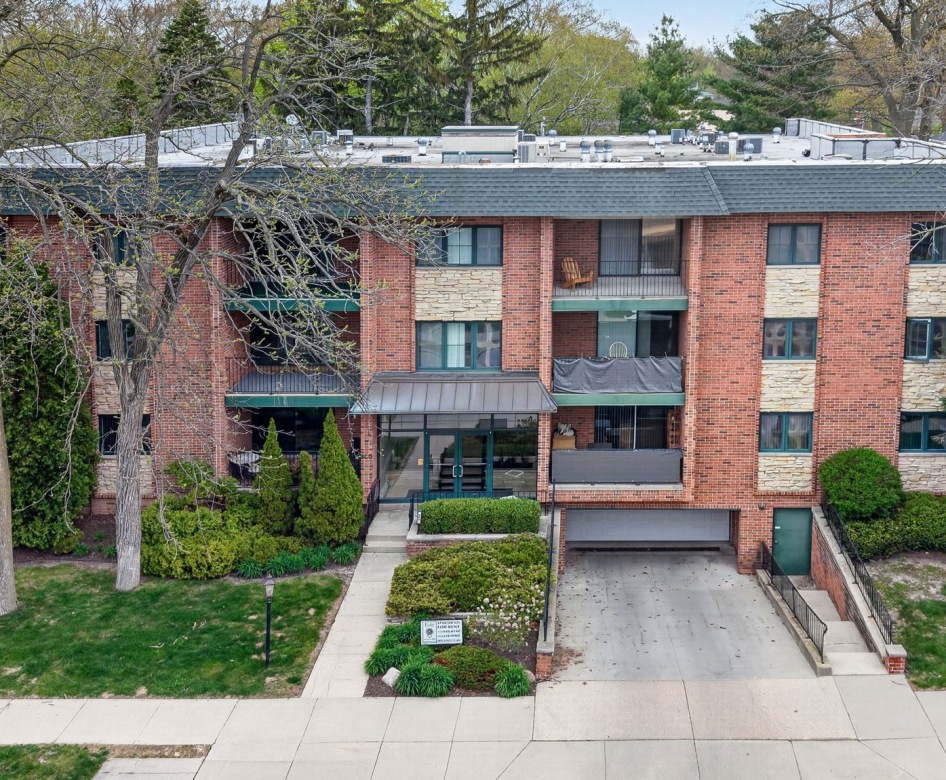 800/909 E. Henry Clay St.
